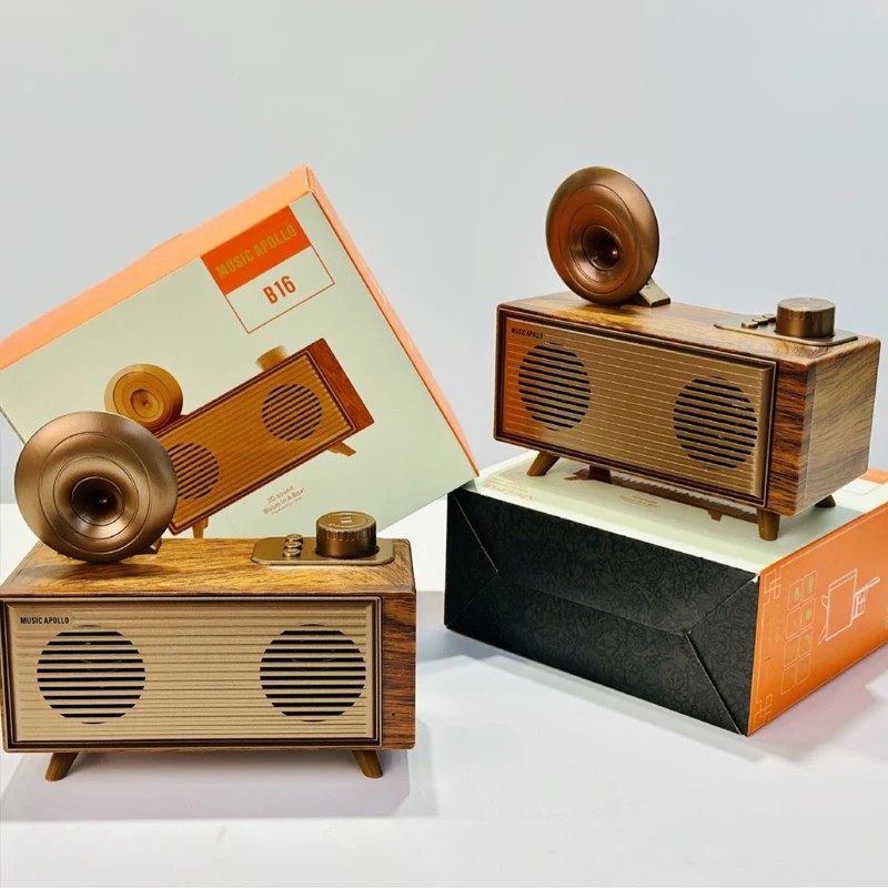 mini kleine oude houten radio gemaakt van hout retro vintage design