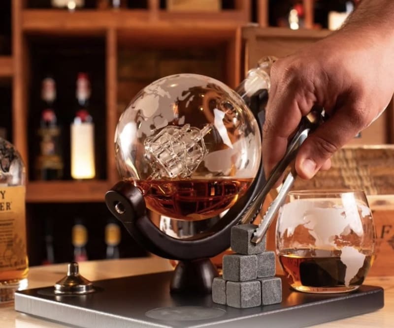 set glazen en karaf voor whisky globe met schip